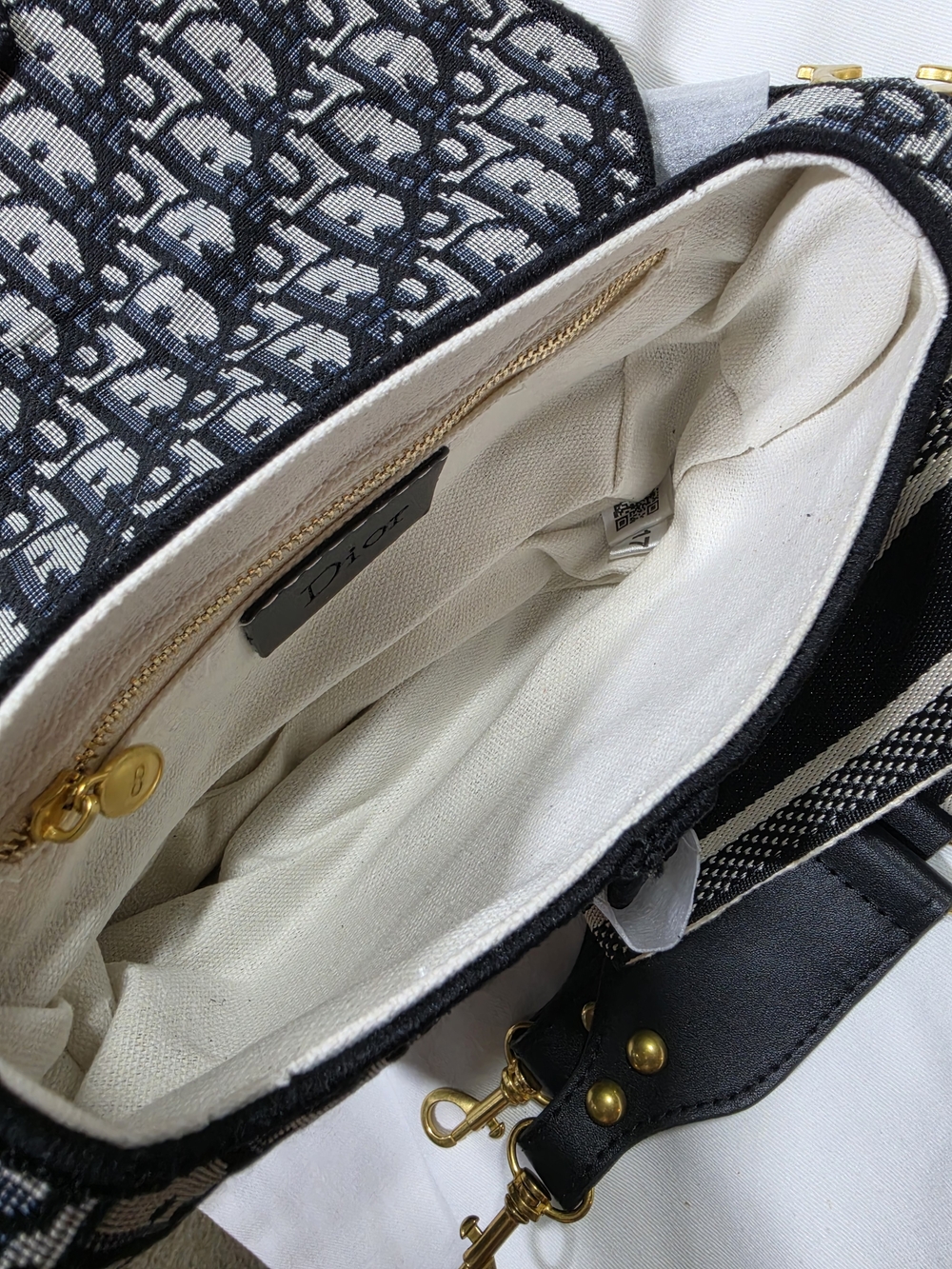 Black & Cream Crossbody Bag with Removable Strap - Picture 5 of 5